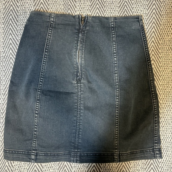 Free People | Mini Denim Skirt In Westminster Blue | Sz 2 - Picture 3 of 5